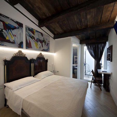 مبيت وإفطار إيسيرنيا Residenze Portacastello المظهر الخارجي الصورة