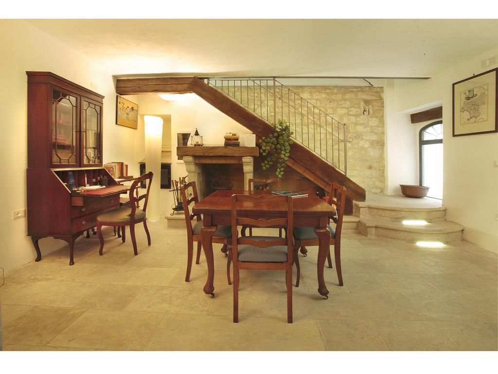 مبيت وإفطار إيسيرنيا Residenze Portacastello المظهر الخارجي الصورة