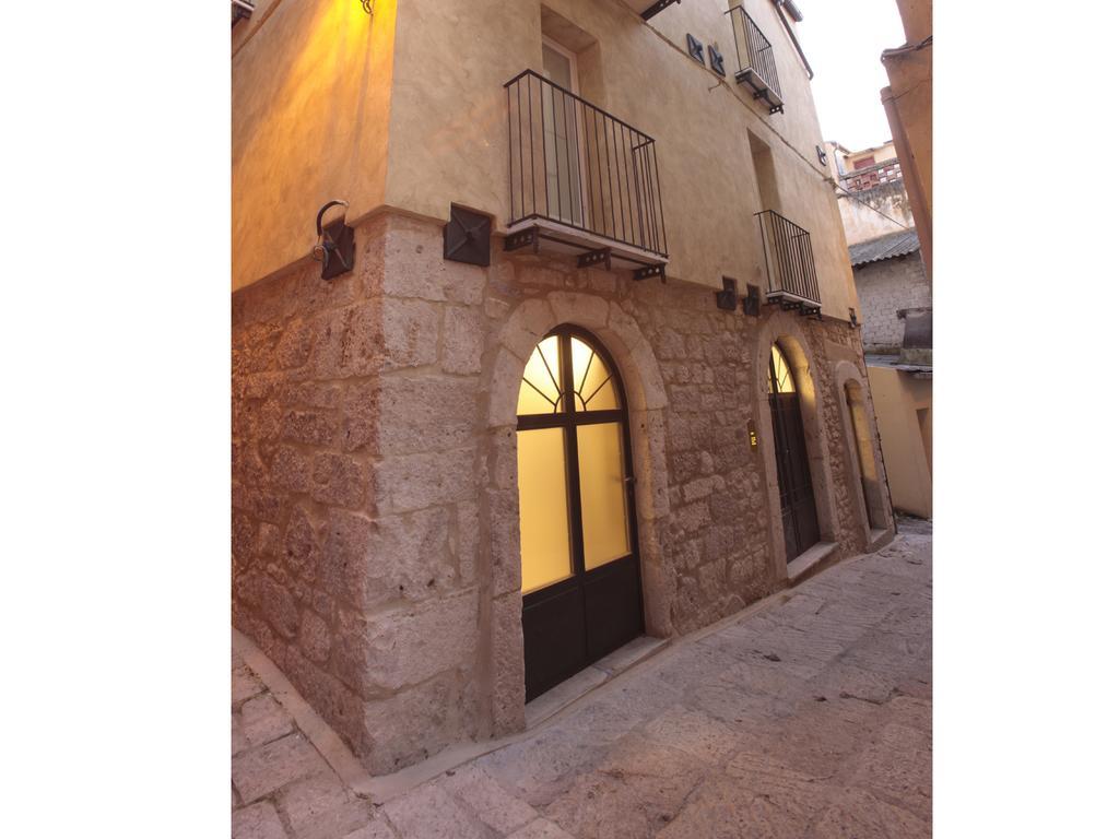 مبيت وإفطار إيسيرنيا Residenze Portacastello المظهر الخارجي الصورة